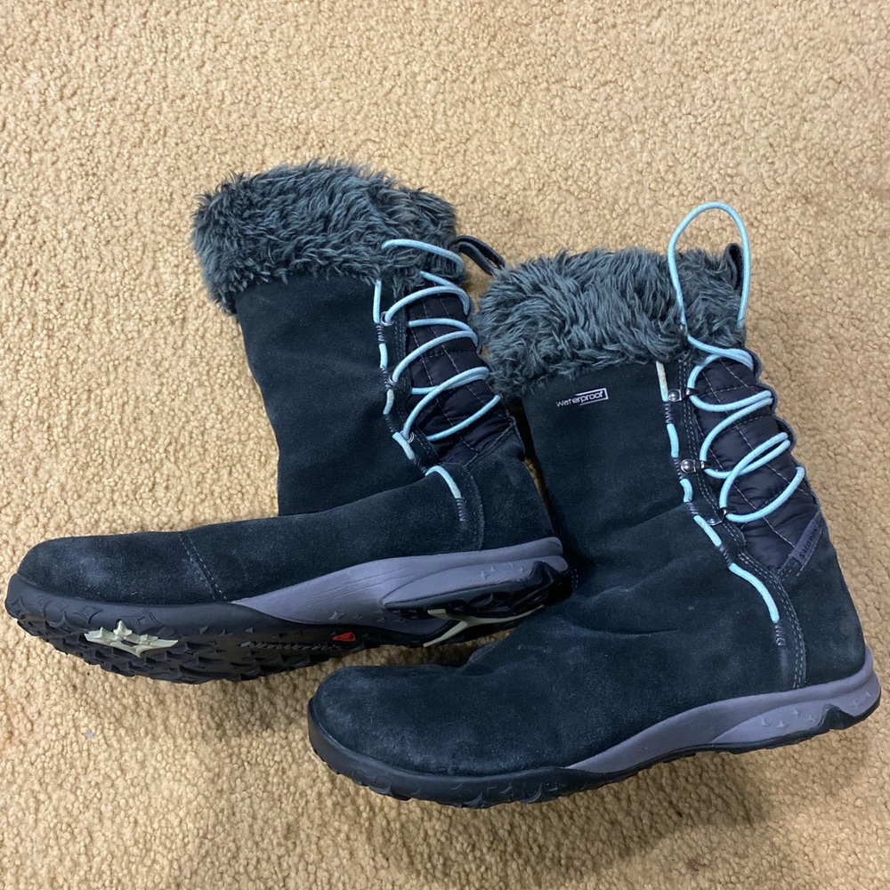 Salomon winter black sueded leather boots size 9